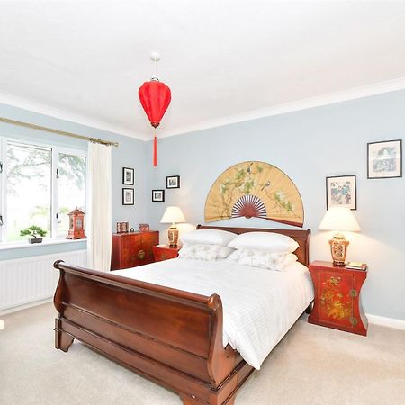 Stay At 'The Elms' In Tranquil Church Norton, Selsey - Ground Floor Bedroom, Own Private Bathroom, Quiet Beach, 2 Acre Garden By The Sea, On Edge Of Wildlife Nature Reserve Exterior photo