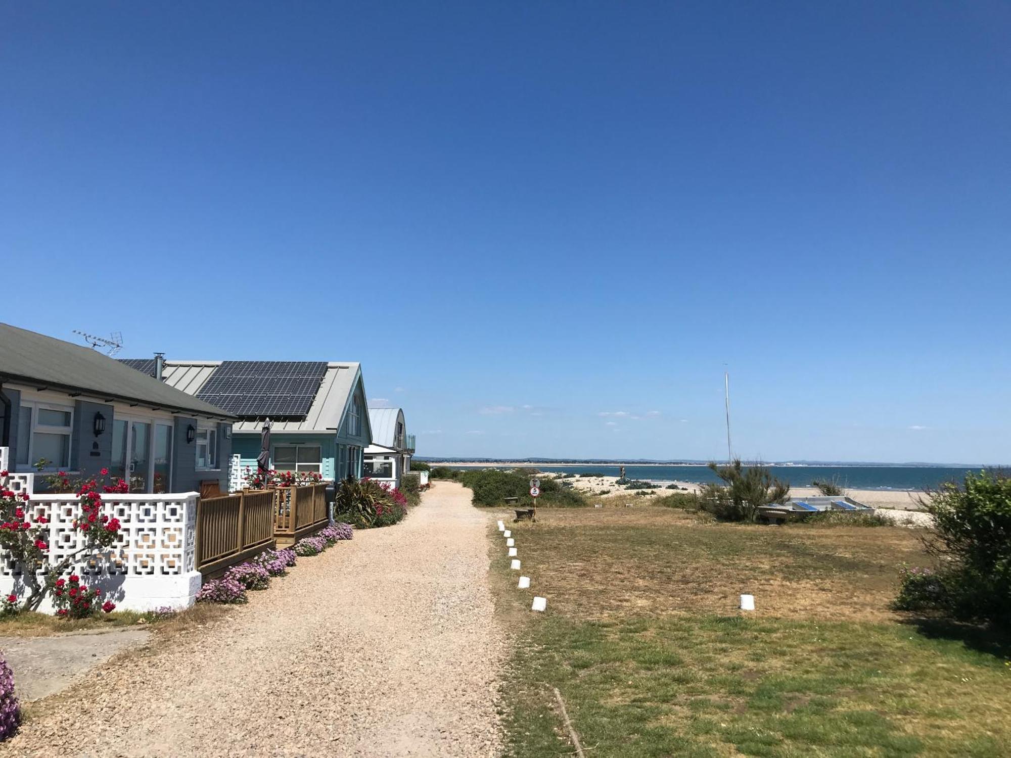 Stay At 'The Elms' In Tranquil Church Norton, Selsey - Ground Floor Bedroom, Own Private Bathroom, Quiet Beach, 2 Acre Garden By The Sea, On Edge Of Wildlife Nature Reserve Exterior photo