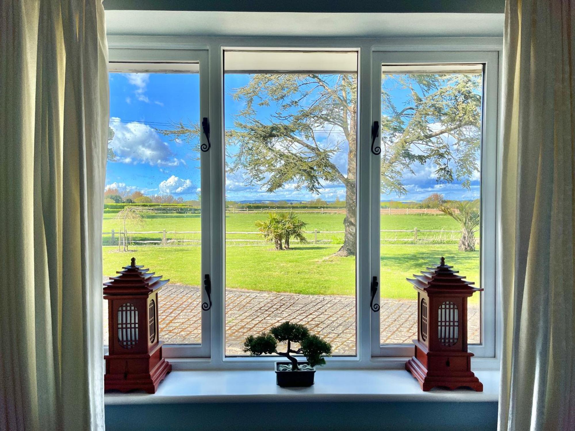 Stay At 'The Elms' In Tranquil Church Norton, Selsey - Ground Floor Bedroom, Own Private Bathroom, Quiet Beach, 2 Acre Garden By The Sea, On Edge Of Wildlife Nature Reserve Exterior photo